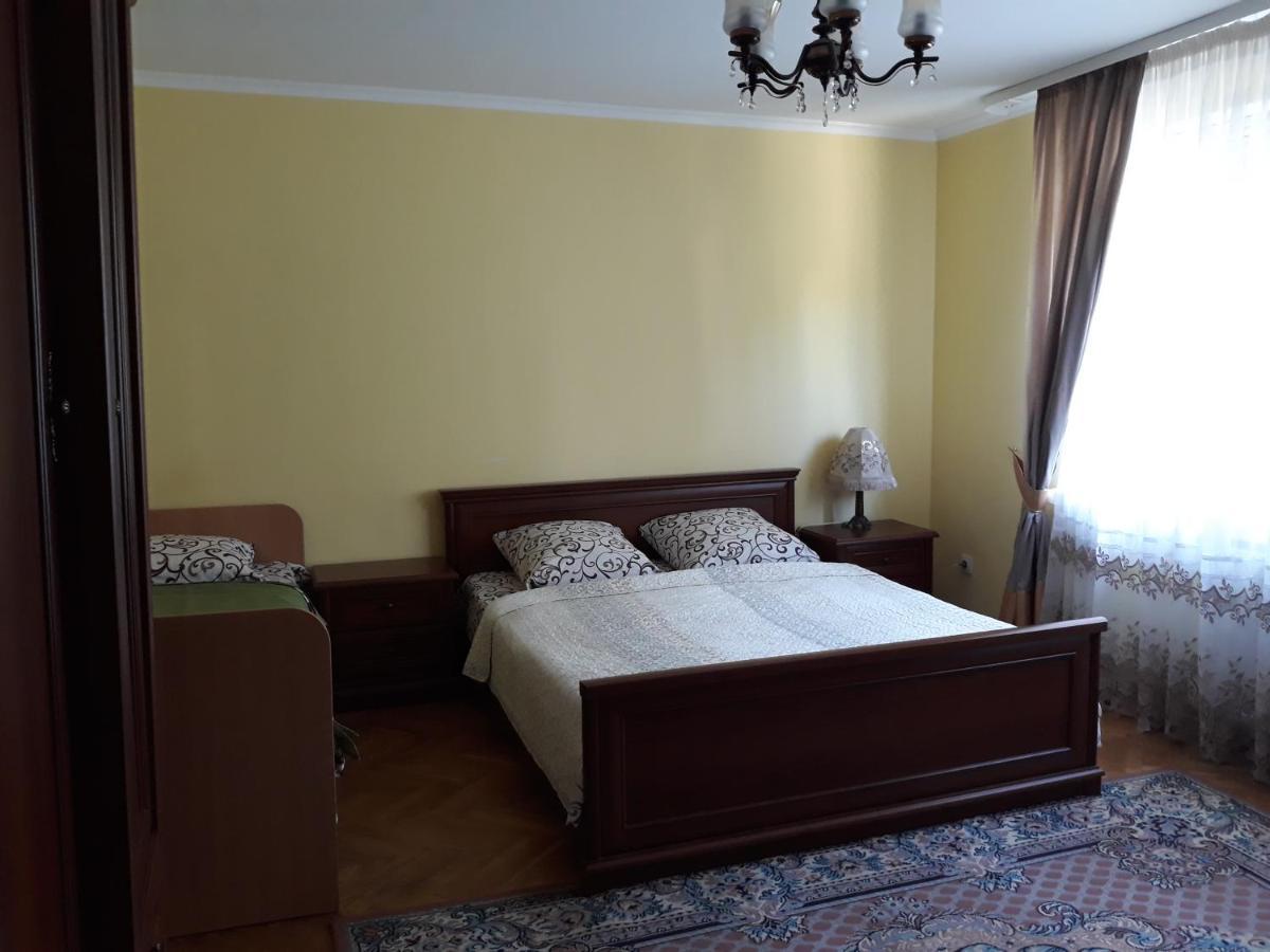 Villa Celebrity Kamianets-Podilskyi Exterior foto