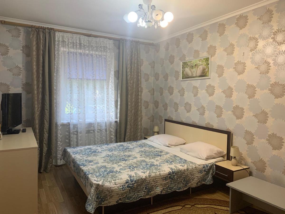 Villa Celebrity Kamianets-Podilskyi Exterior foto
