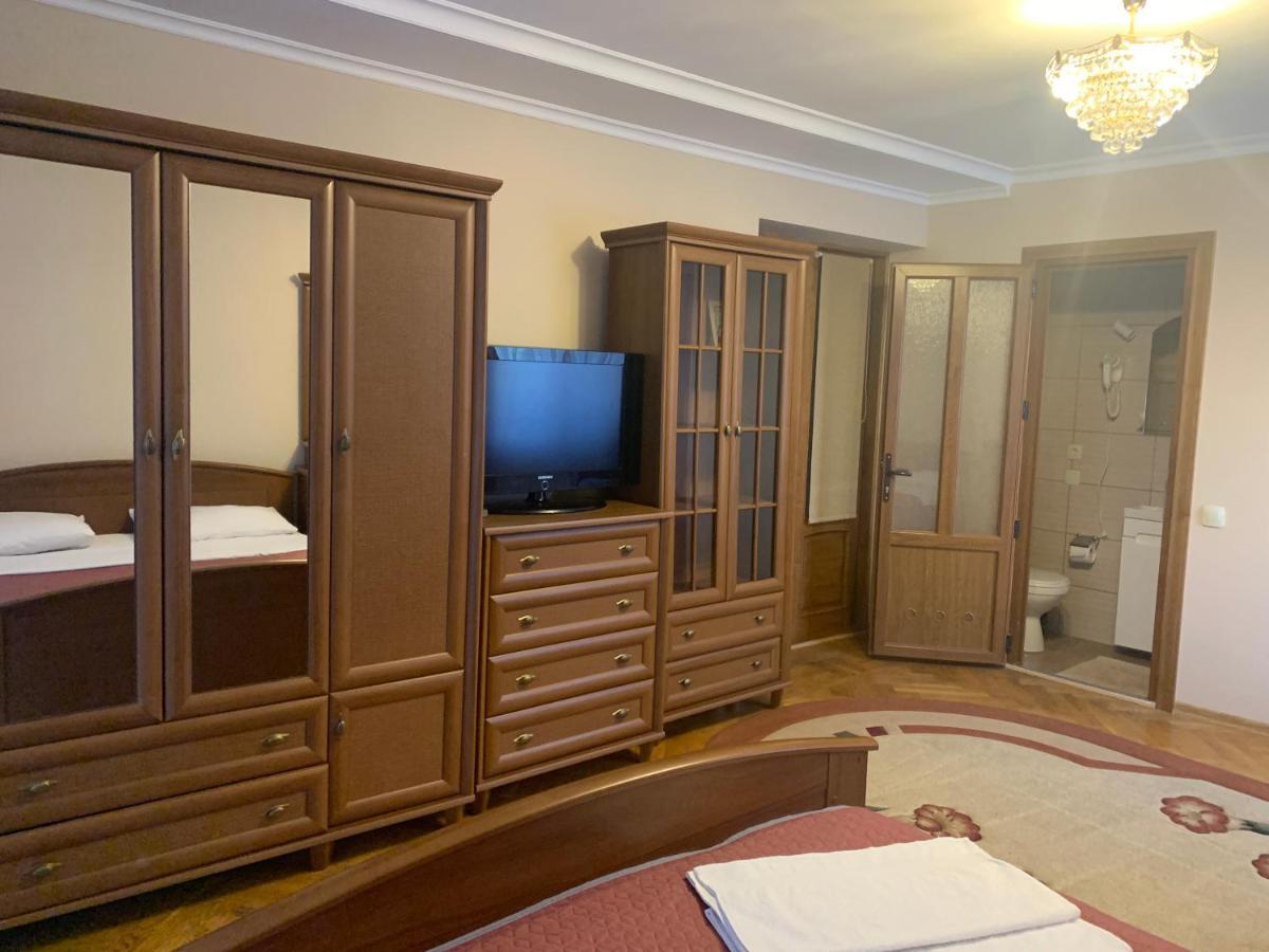 Villa Celebrity Kamianets-Podilskyi Exterior foto